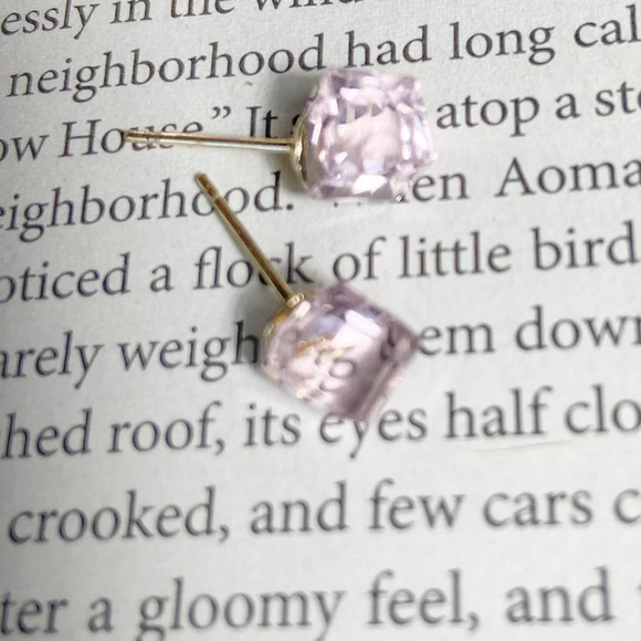 Pastel color Pink zirconia ice cube 8mm stud earrings - Picture 1 of 1